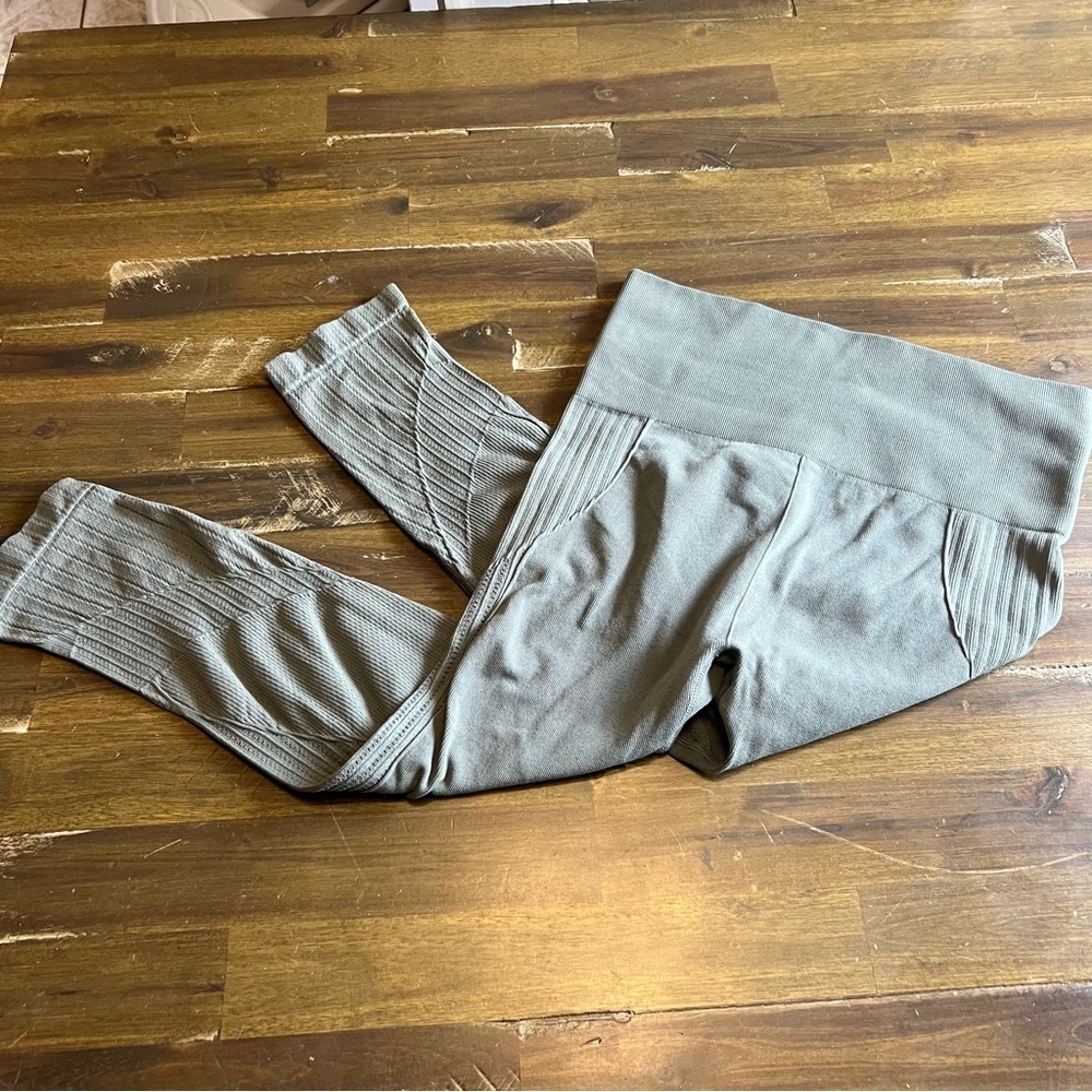 SAVVI Leggings Active Large Cropped Green Sage Textured L Spandex Compression - Picture 6 of 10